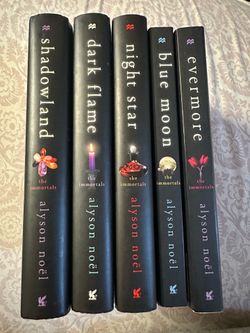 Alyson Noël book collection