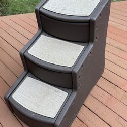Lightweight, durable, plastic pet stairs
