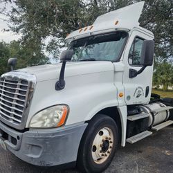 2016 FreightLiner Cascadia With working AC
