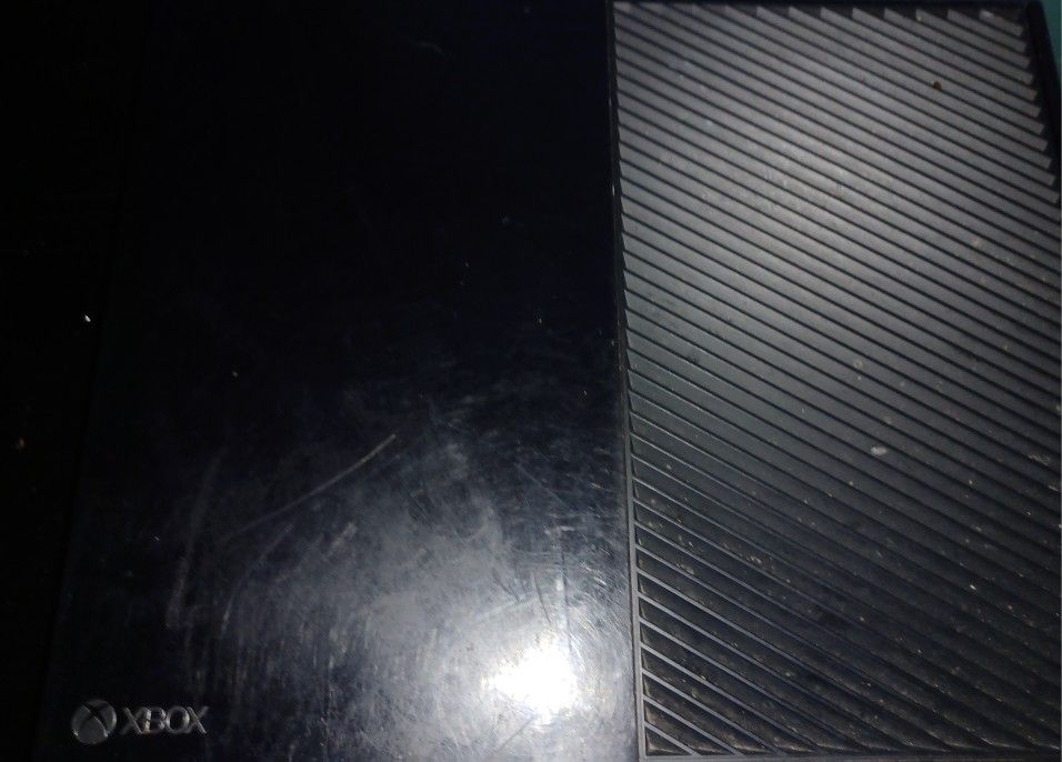 Xbox 1 With Controller.