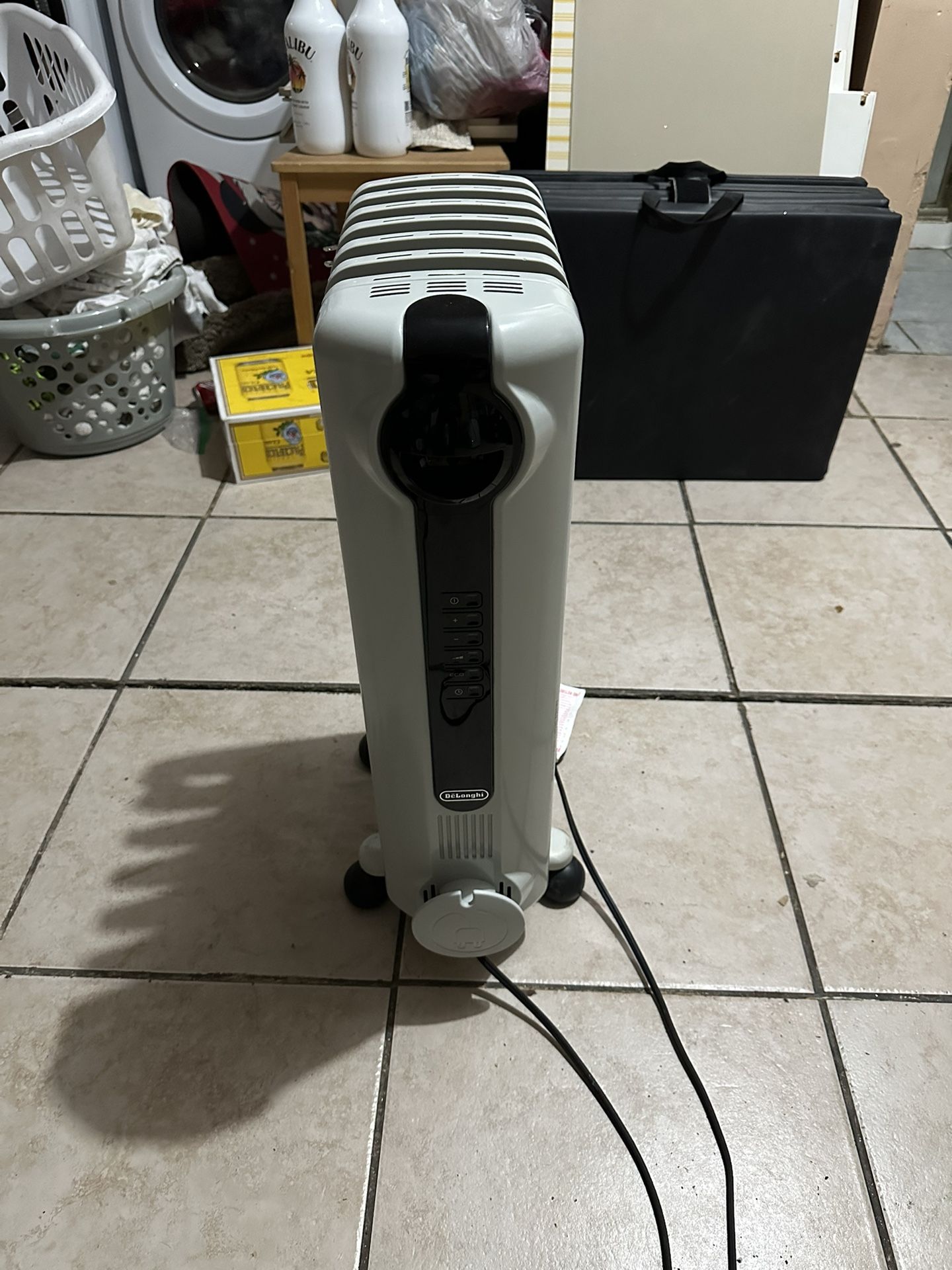 DeLonghi Radia S Oil-Filled Radiator Space Heater, Full Room Quiet 1500W, Adjustable Thermostat, 3 Heat Settings, Digital Timer, ECO Energy Saving Mod
