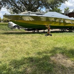 WE PUT BOATS ON STAND / LIFT ENGINE 