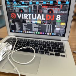 Vendo   2017 laptop Apple air i5 Con Música y más  programas   ✅VIRTUAL DJ 8 ✅SERATO DJ  ✅iLLUSTRATOR EDITADOR de fotos  ✅MICROSOFT OFFICE completo  ✅