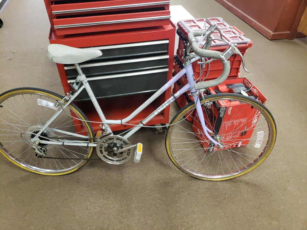 Huffy Avante Road Bike 10 Speed (Tires Have Issues)