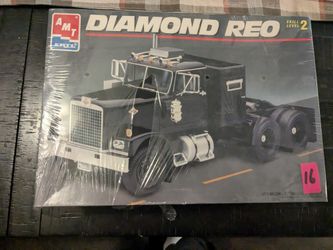 AMT ERTL Diamond Reo 1/25 Scale Model