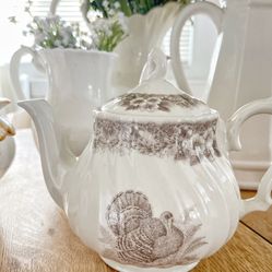 Queen's Myott Factory Thanksgiving Turkey Tea Pot Brown 40 oz Glossy Ceramic