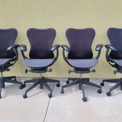 Herman Miller Mirra 2 Office Chair/ Pristine Condition 