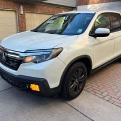 2018 Honda Ridgeland sports low mileage 81,000 mile rebuilt blue title for minor accident