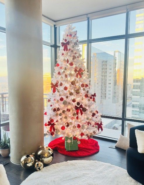 Huge 9ft Pre Lit White Christmas Tree USED 1 TIME