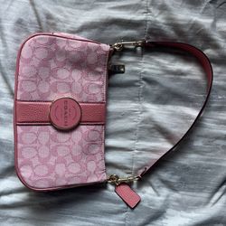 Coach Signature Canvas Bag in Pink 