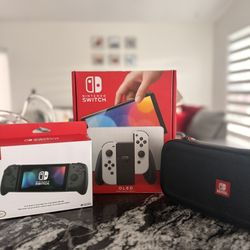 Nintendo Switch – OLED Model w/White Joy-Con