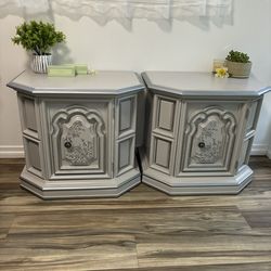 Set of 2 Refurbished Silver Nightstands – Classic Elegance Style, Storage Door with 2 Shelves Each
