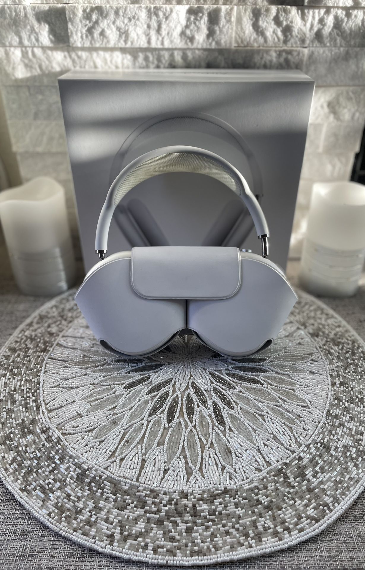 White AirPods Max (1st Gen)