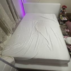 SOFT FRAME WHITE QUEEN BED FRAME + MATTRESS