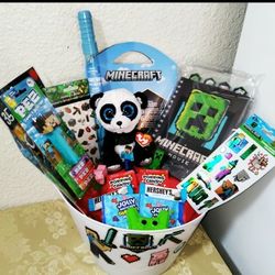 MINECRAFT, VALENTINE'S DAY GIFT BASKET. ( PICK UP IN MODESTO.)