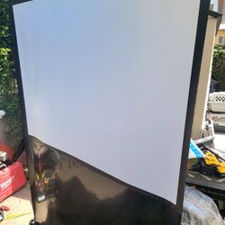 VIDEO MOVIE SCREEN PORTABLE WITH CASE