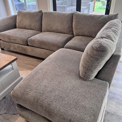 Modern Gray Sectional Couch w/ Chaise – Clean & Comfortable
