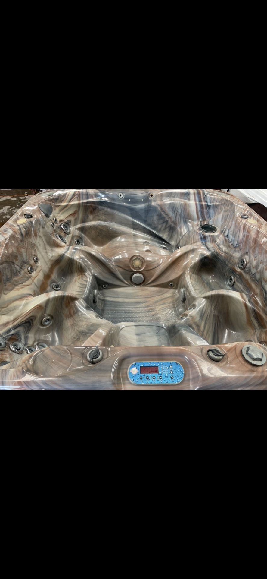 2 Refurbished 6 Person Sunbelt Hot Tubs