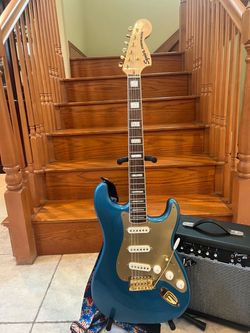 Squier Anniversary Gold Stratocaster w/ Fender Amp