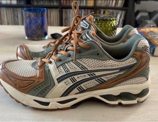 Asics 9.5 (new!!)