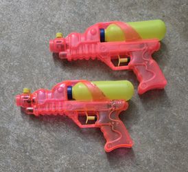 4 Water Guns