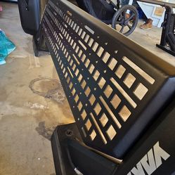 Yakima overhaul HD With Large Molle panels