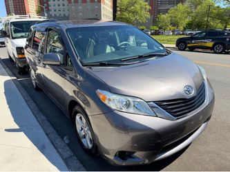 2011 Toyota Sienna Minivan 8 passenger Low Miles