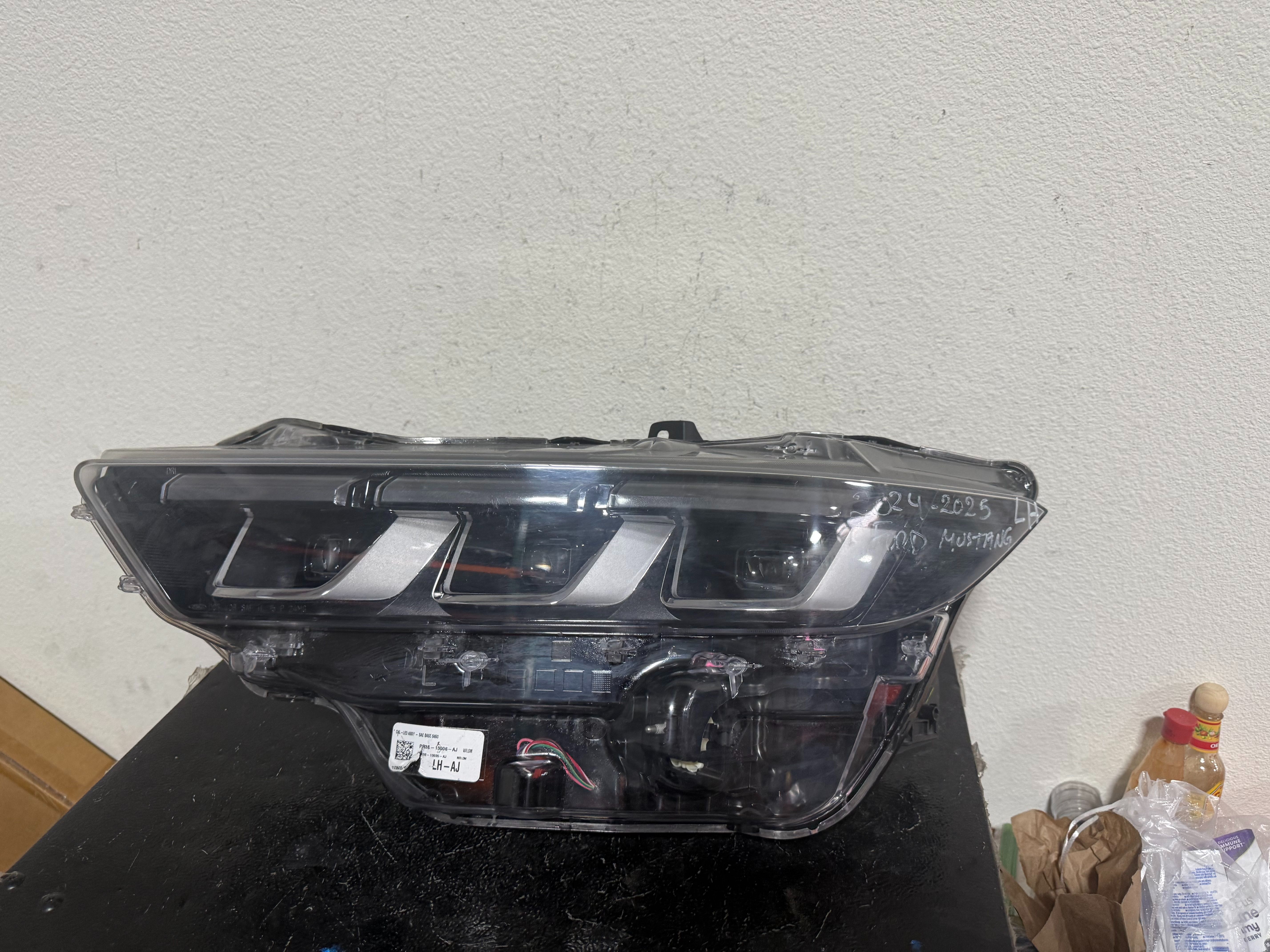 FORD MUSTANG LEFT HEADLIGHT 2024