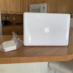 Apple MacBook Laptop 