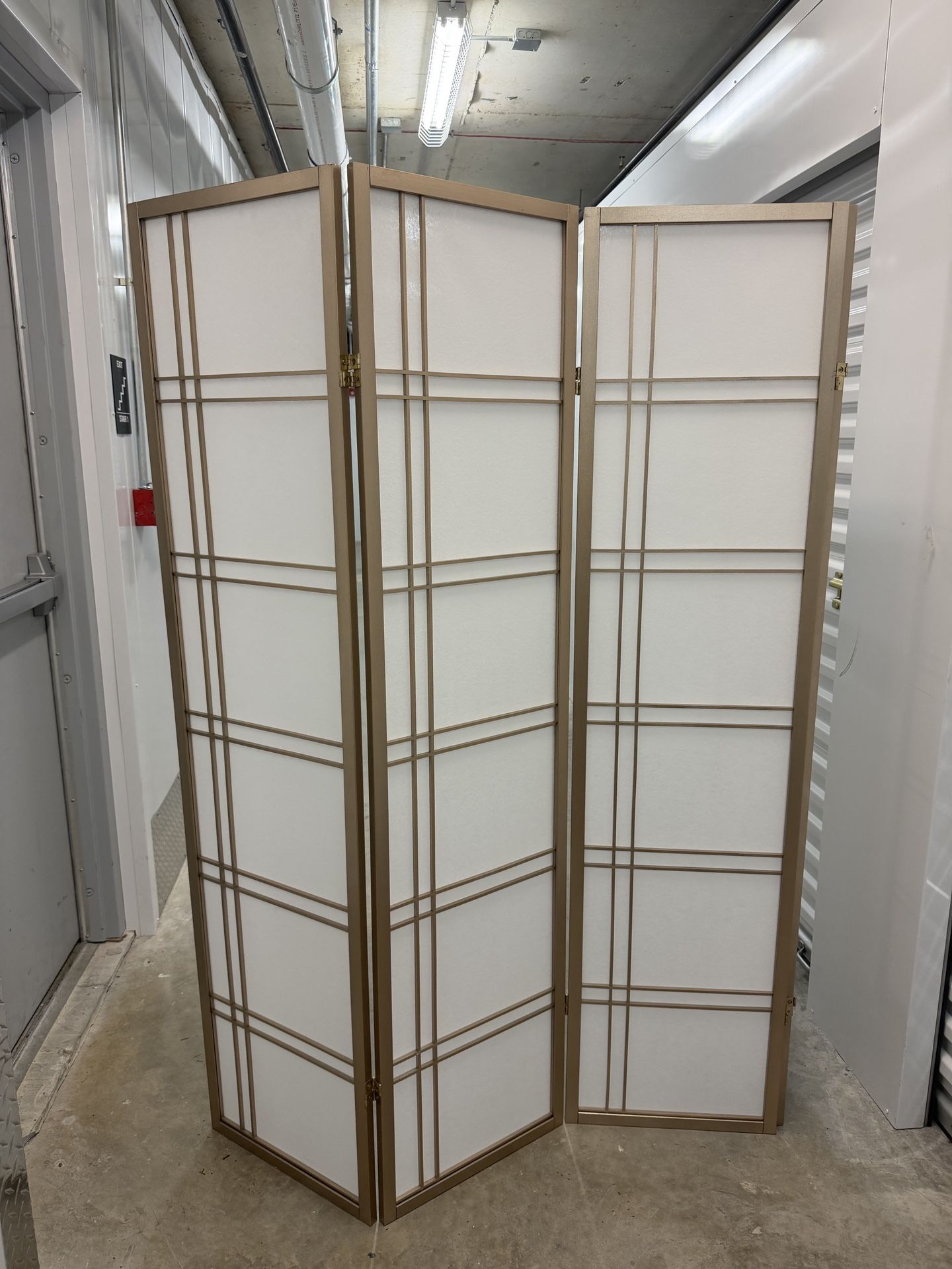 4 Screen Divider Folding 70x70”
