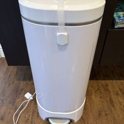 Munchkin UV Diaper Pail