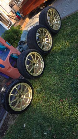 Racing wheels 2 17's & 2 18's  tire not good 400$