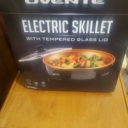Brand New Still In Box Electric Skillet Made By Ovente 