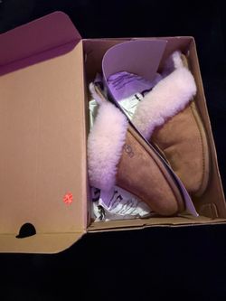Uggs slippers Women’s size 7