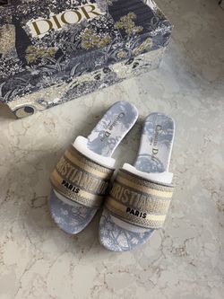 Women sandals