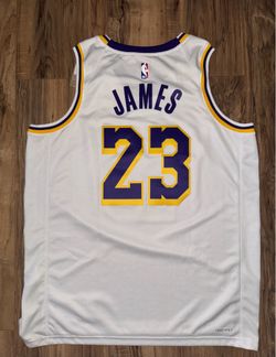 New Men’s Size Large LeBron James Lakers Nike Jersey