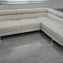 WHITE MODERN Sectional - ADJUSTABLE HEADRESTS