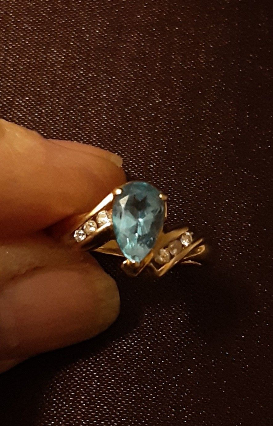 Vintage 10 Kt Yellow Gold Aquamarine & Diamond Ring