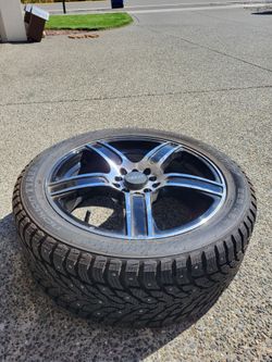 4 Never Used Set Alloy Wheels with Studded Tires