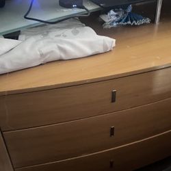 Bedroom Set (Dresser,Mirror,Nightstands)