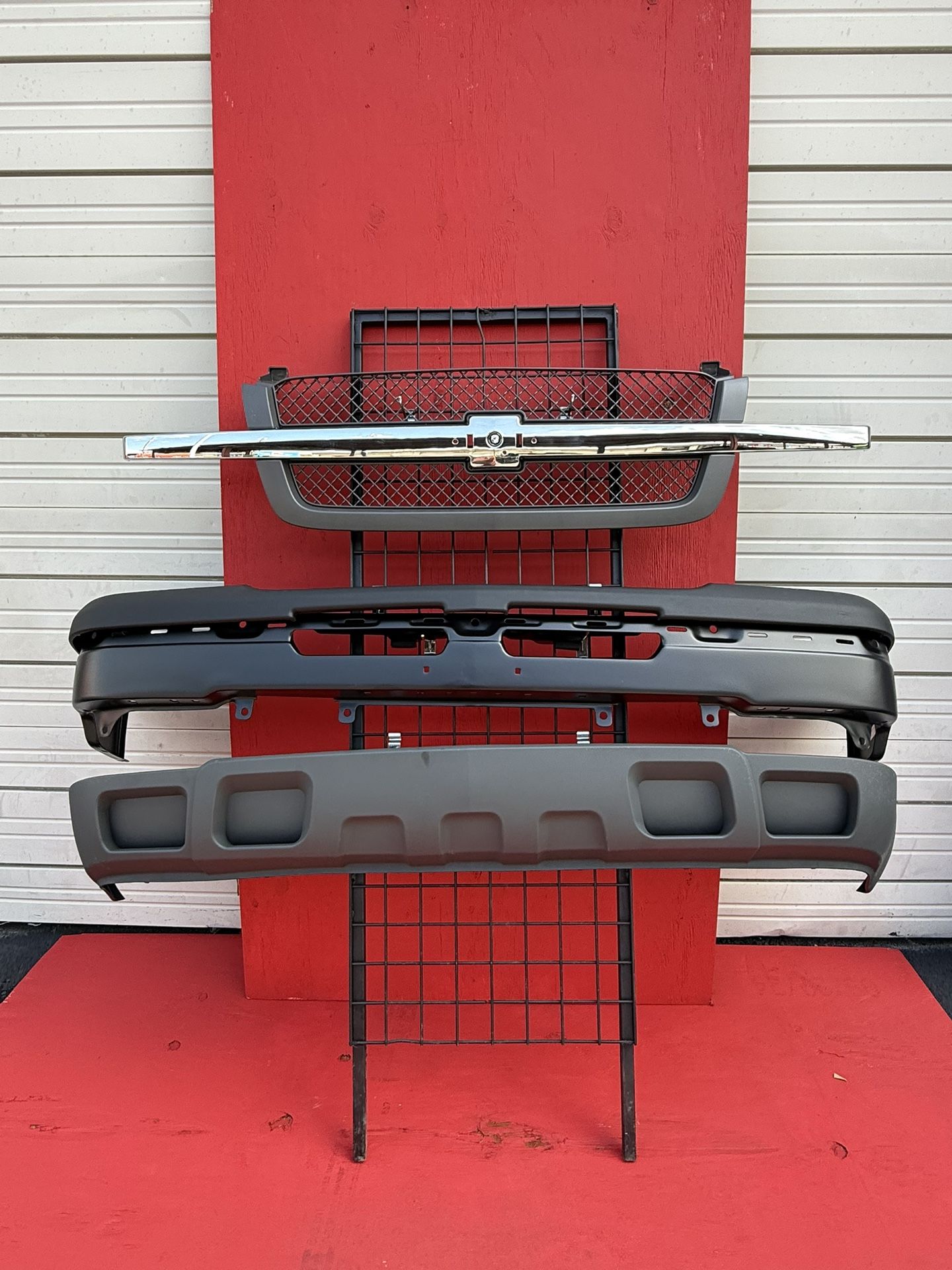 2003 - 2006 Chevy Silverado Front Bumper New