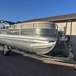2022 Sun Tracker Party Barge 18 DLX Pontoon Boat