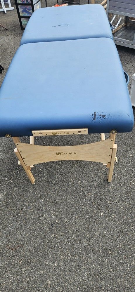 Massage Table  Eartlite