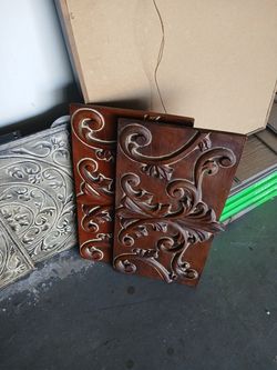 3 sets of wall decor
