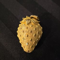 VTG. Signed Brooch Pin Strawberry Fruit Realistic Textured Gold Tone Costume Jewelry Rare!