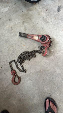 1 -1/2 ton chain fall winch everything works