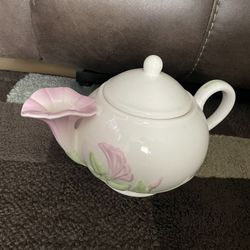 Serving Flower Tea Pot 