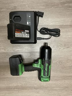 Snap On 1/2 Impact Gun With Charger And Extra Battery