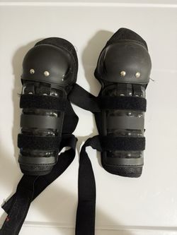 Shift Riding Knee Pass