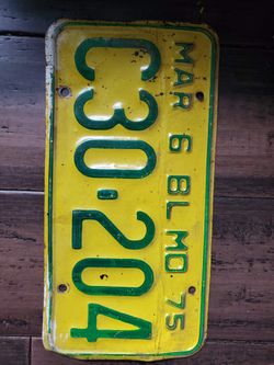 Vintage License Plate  March 6 Bl MO 1975 Green C30 204 